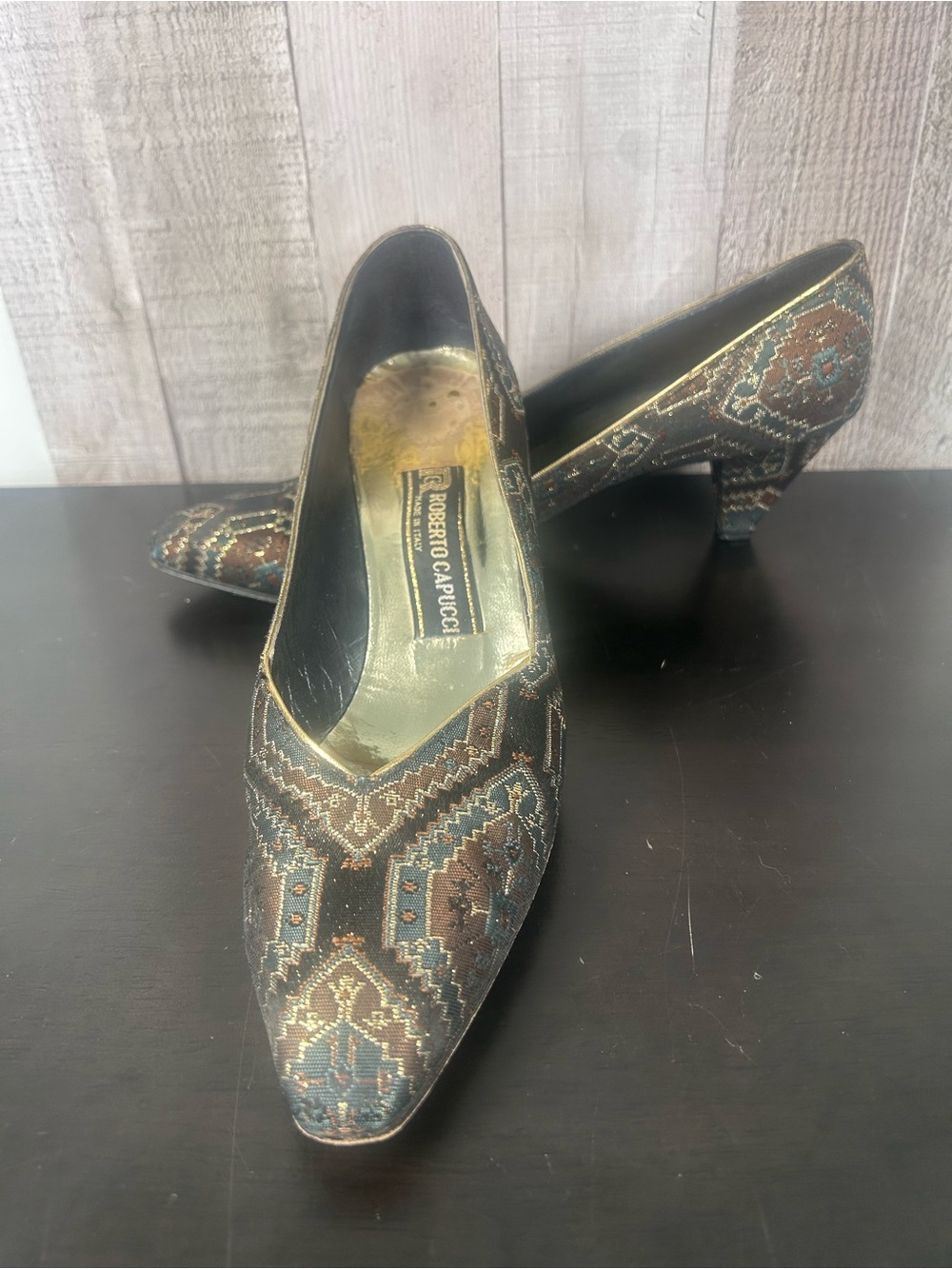Vintage Roberto Capucci Italy Tapestry Jacquard Kitten Heel Pumps 10.5 AA w/ Box